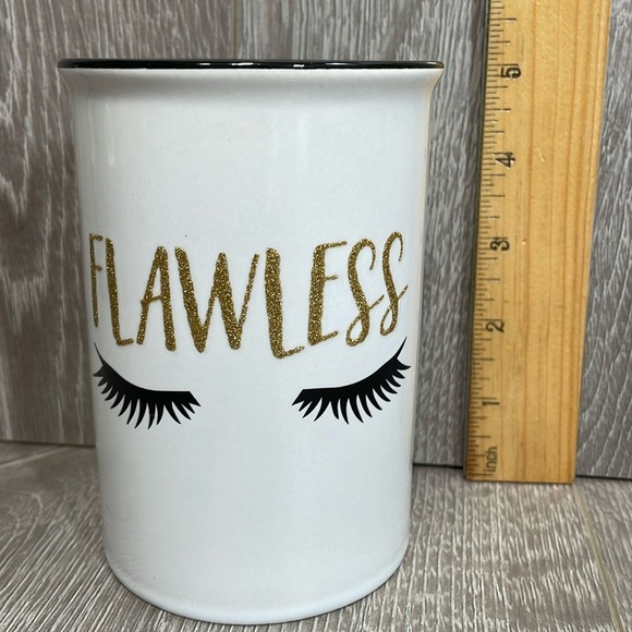 Tri-Coastal Designs Flawless Eyelash Ceramic Makeup Brush Holder Cup - Picture 7 of 8